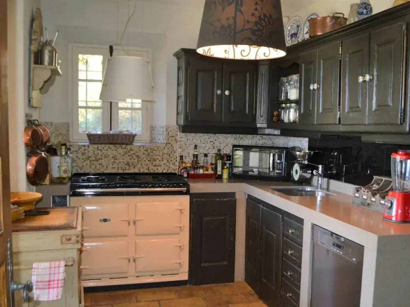 Beautiful Holiday Home With Garden