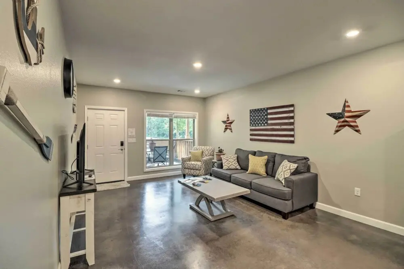 Beautiful Bull Shoals Retreat w/ Lake View!