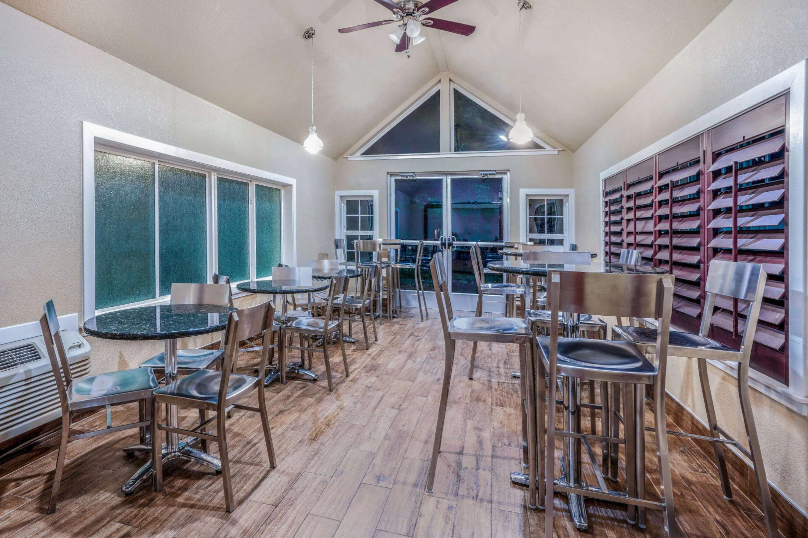 Days Inn & Suites by Wyndham Greeley