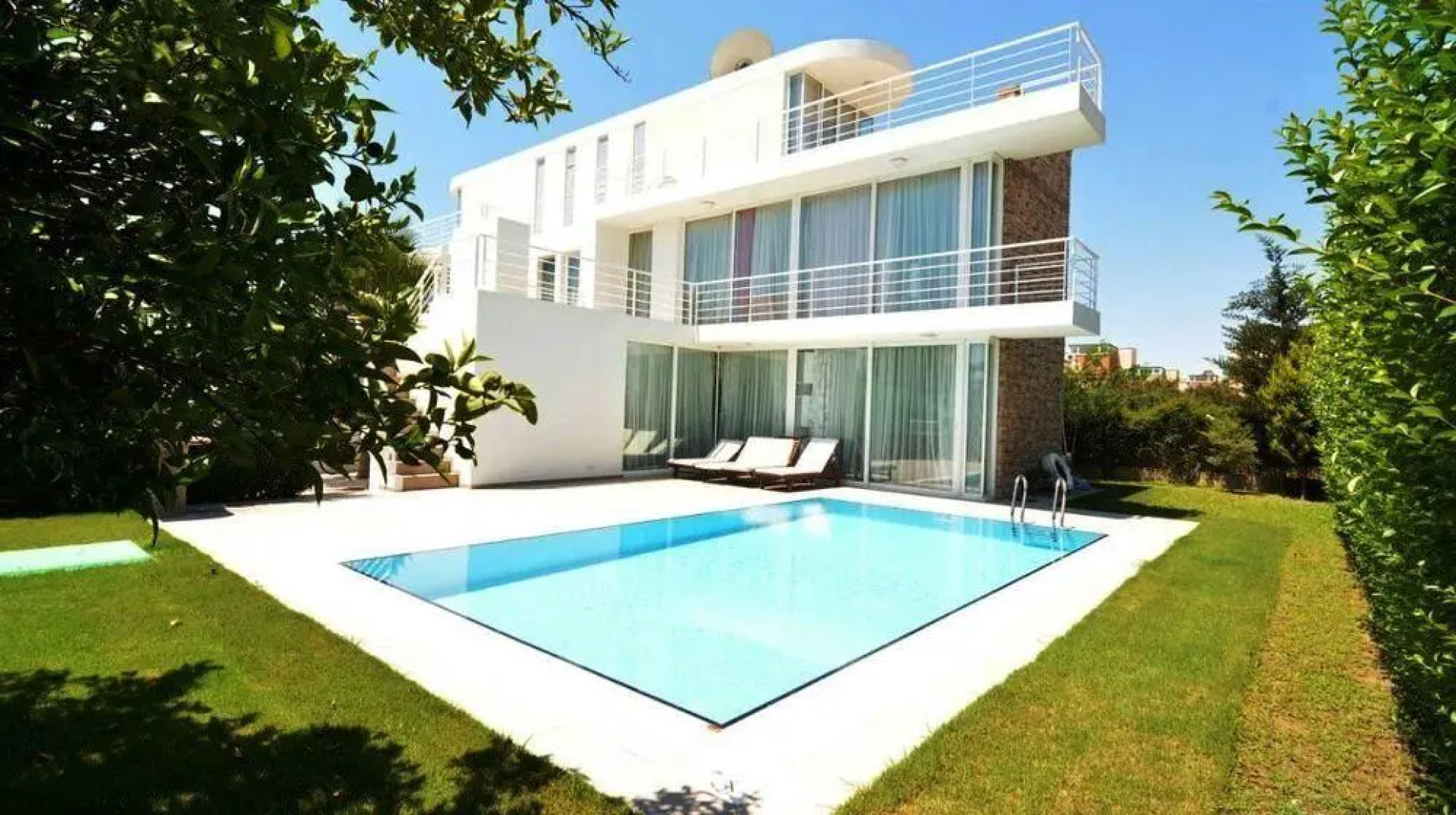 Novron Feronia Villas