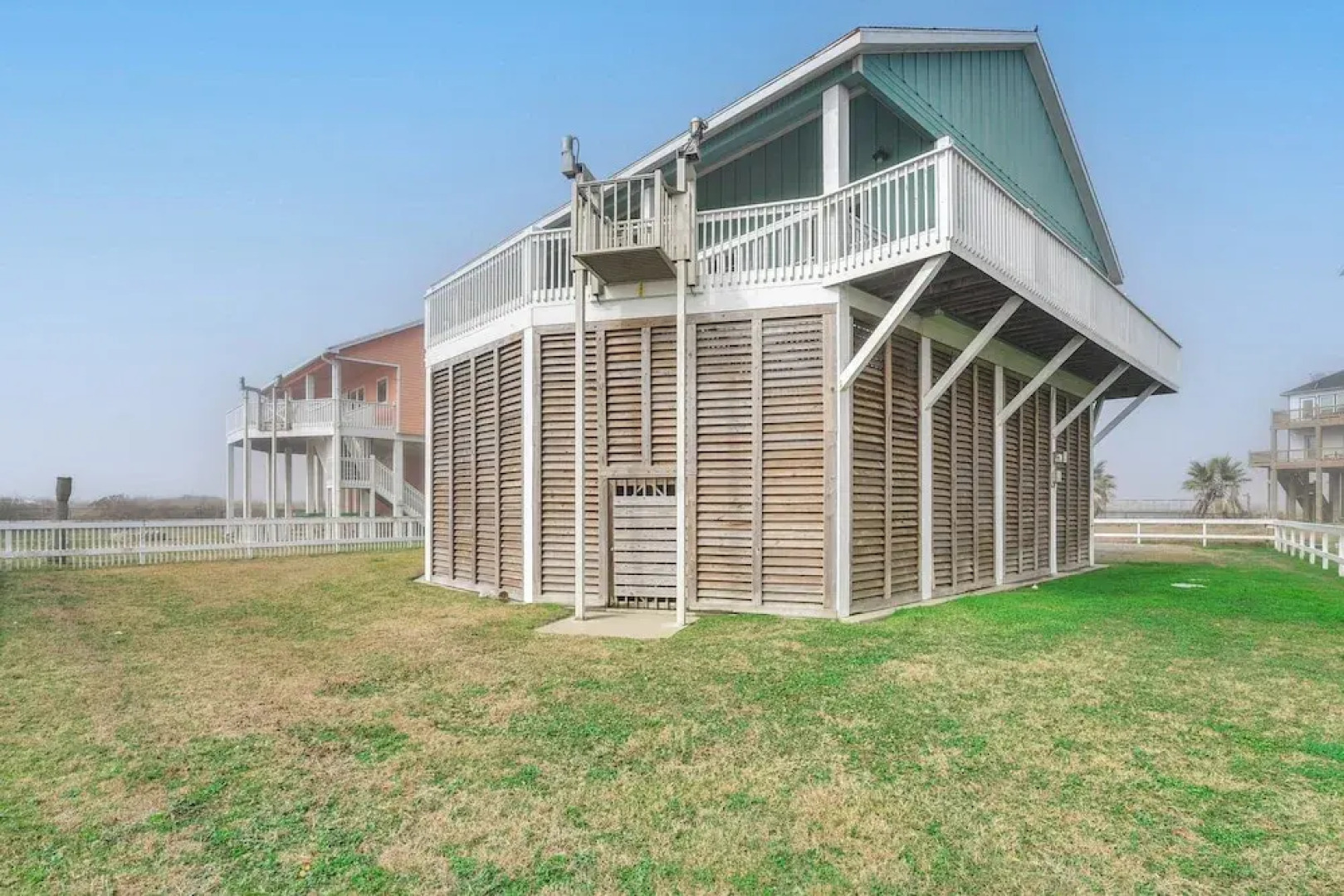 Oceanfront Crystal Beach Vacation Home w/ Deck!