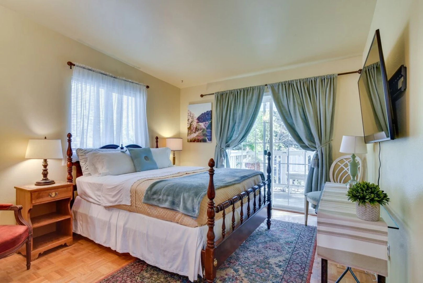 Cozy Aloha Vacation Rental w/ Private Deck & Yard!