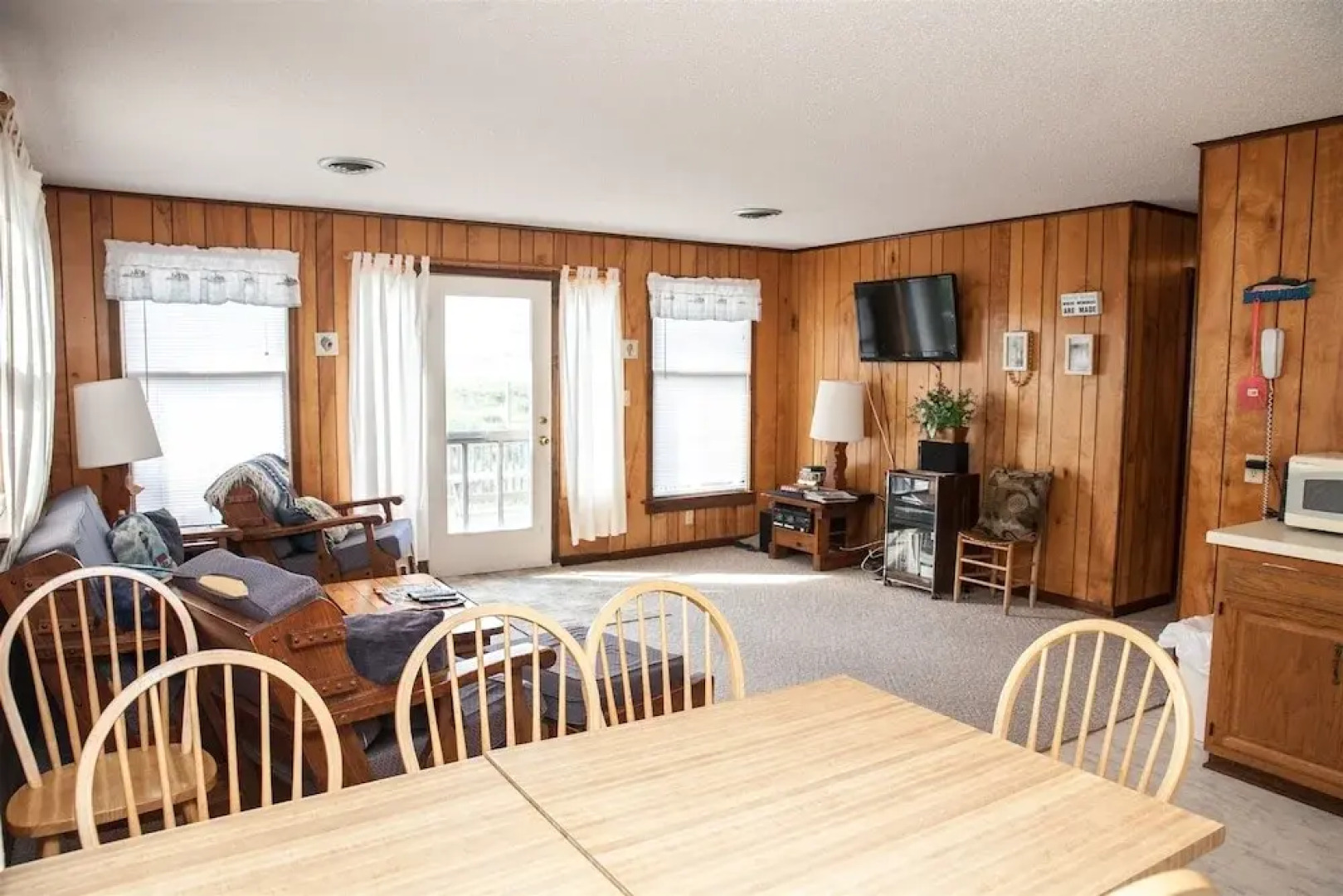 Beachbux 3 Bedroom Cottage by RedAwning