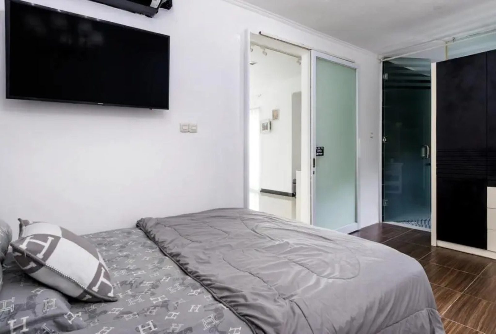 TJ White Villa 670m2 with Private Pool and Outstanding View by GLOBALSTAY