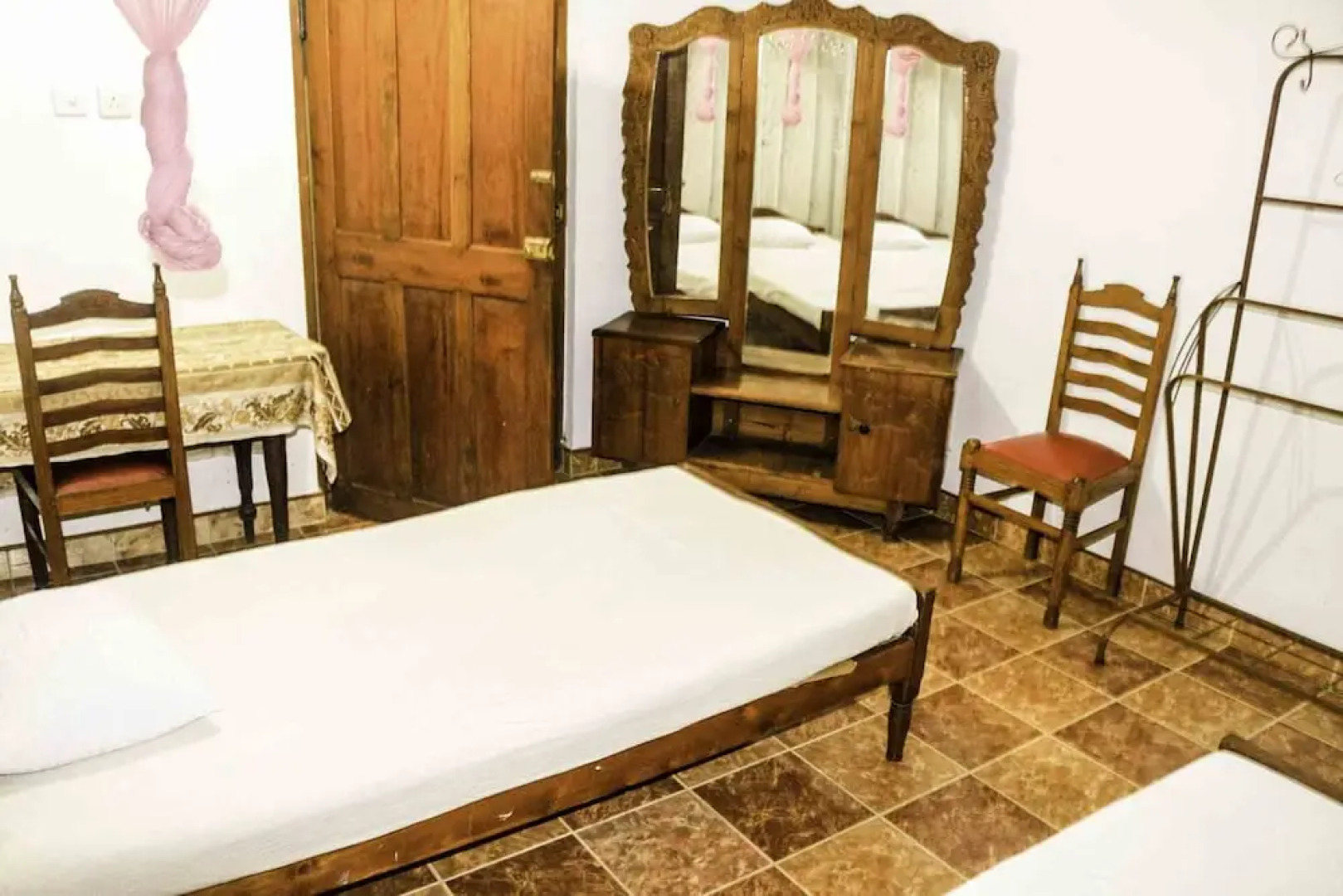 Yoho Little Rose Inn