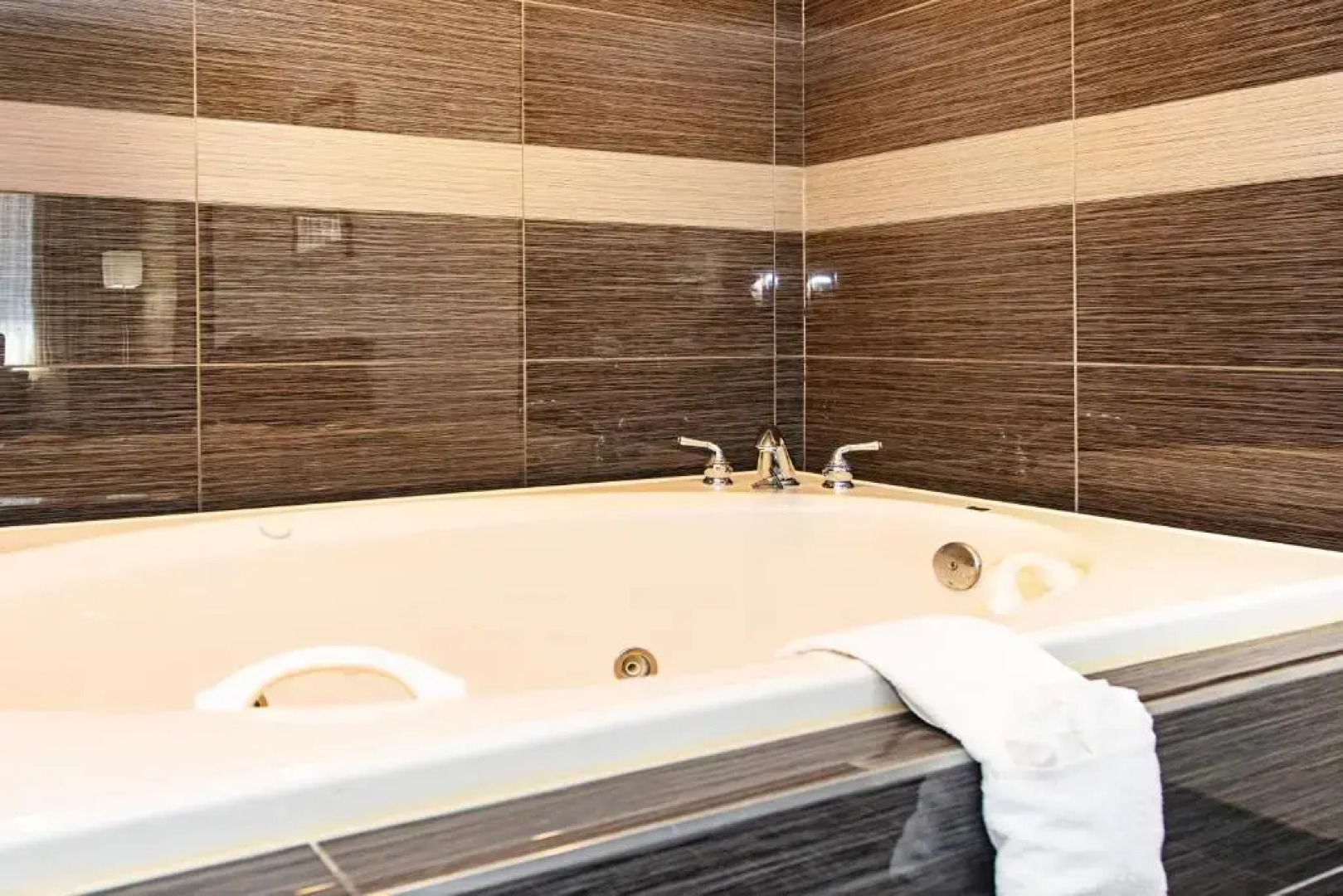 Rodeway Inn & Suites