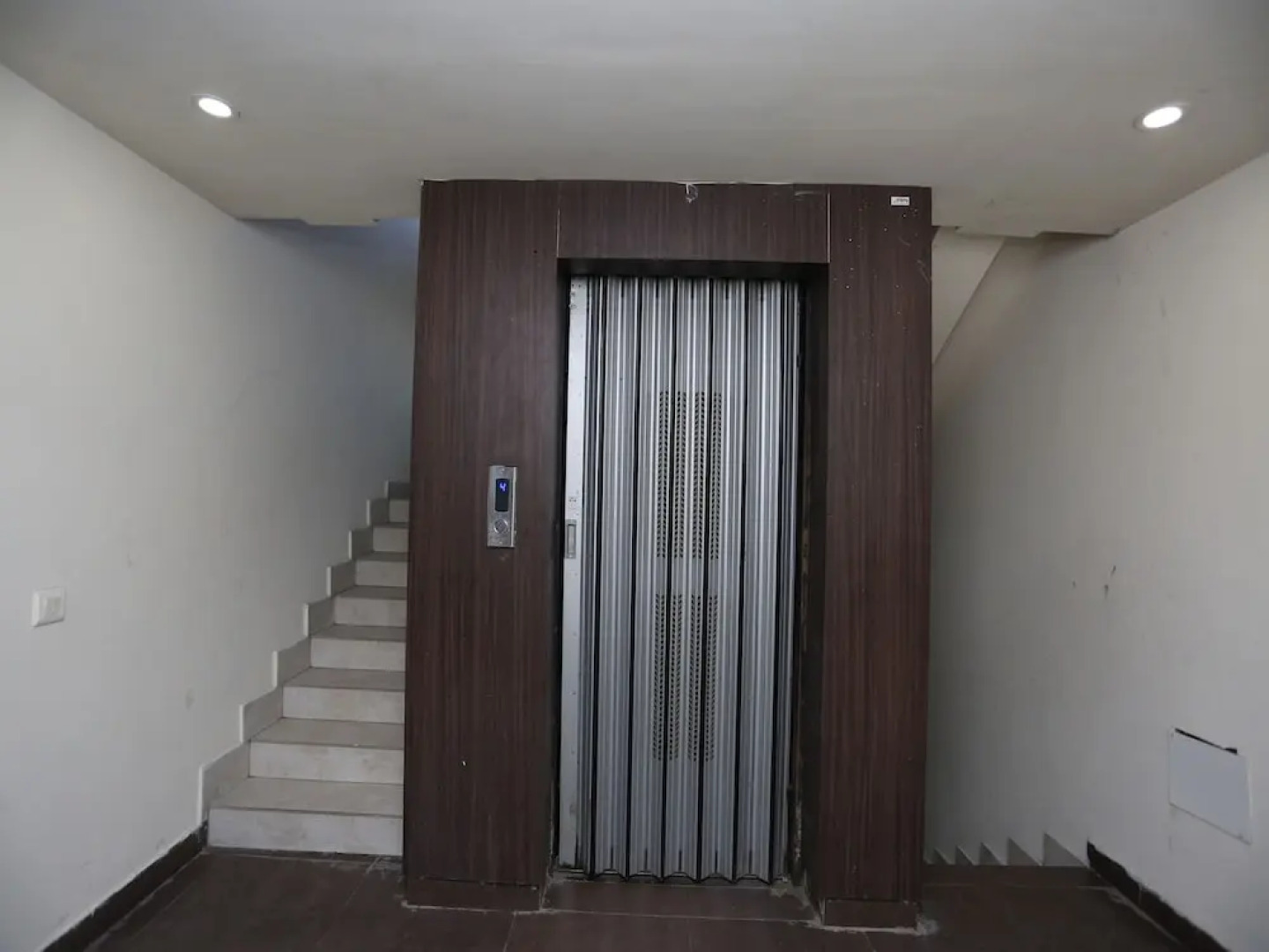 OYO 27725 Hotel Crown Plaza