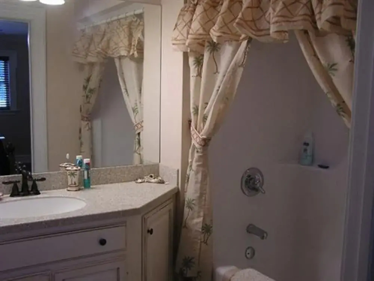 Shalom House Bed and Breakfast