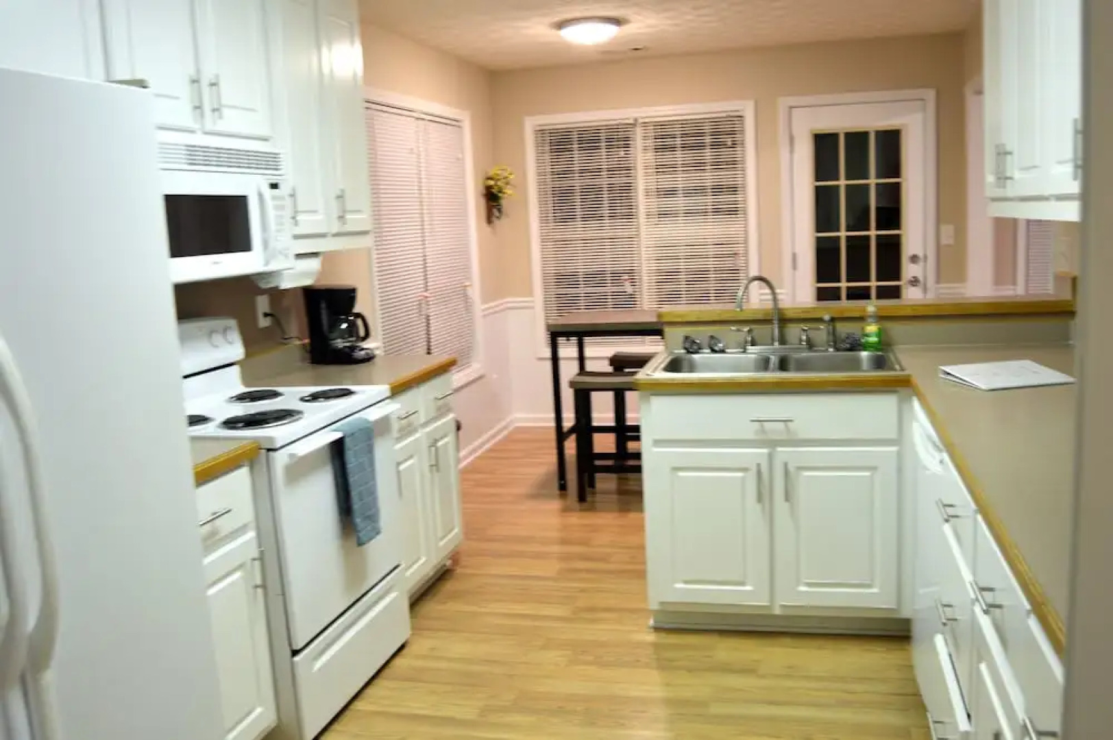 Opis Realty-Spacious Metro Atlanta Home