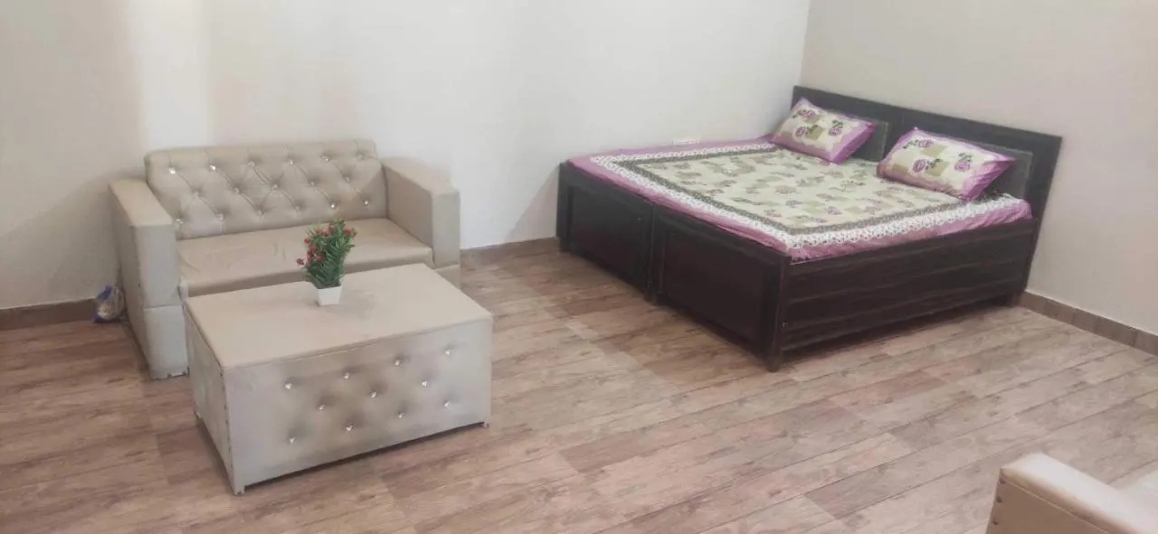 Spot On 93604 Agrah Hotel