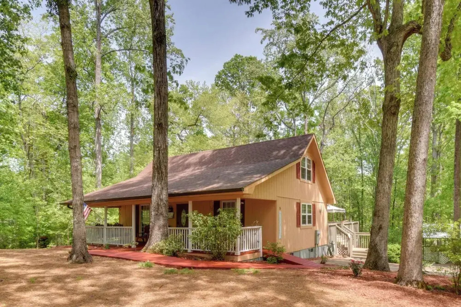 The Lake Place Cabin w/ Golf Cart & Free Kayaks!
