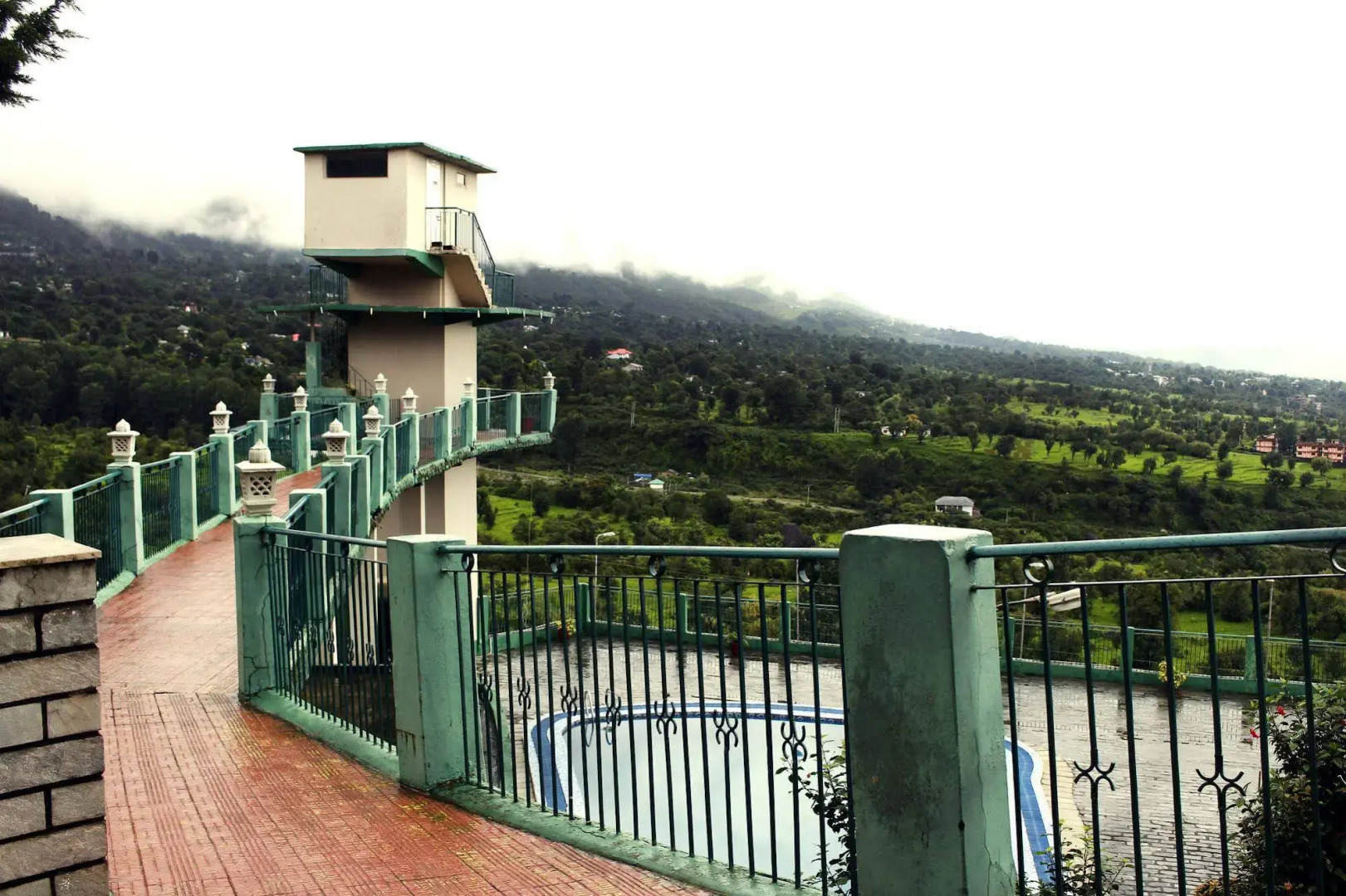 OYO Premium Khanyara Road