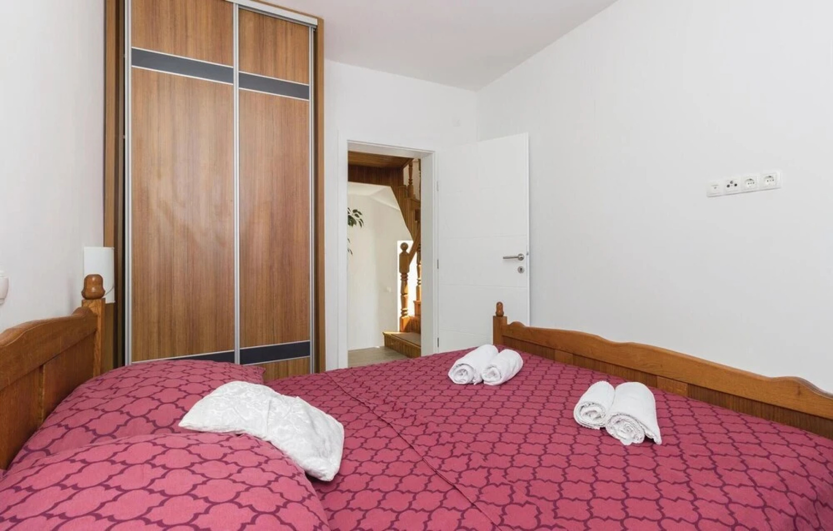 Beautiful Home in Vir With Wifi and 5 Bedrooms