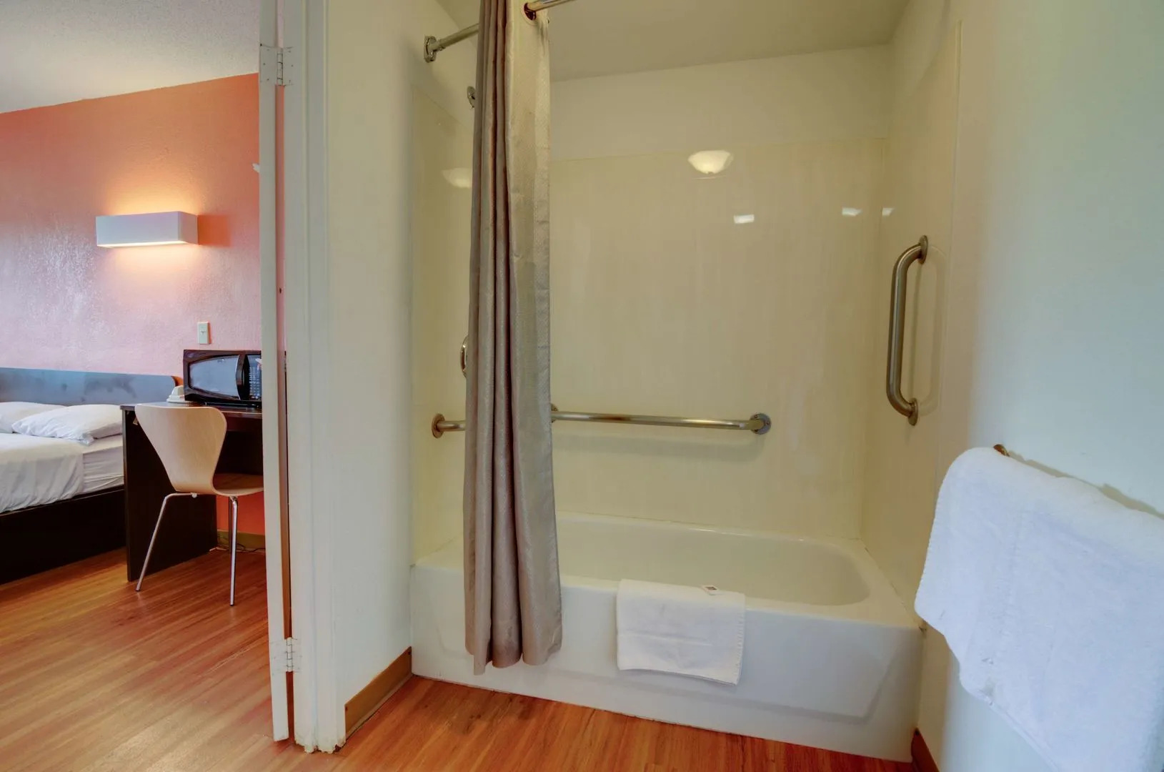 Motel 6 Kansas City, MO - Airport