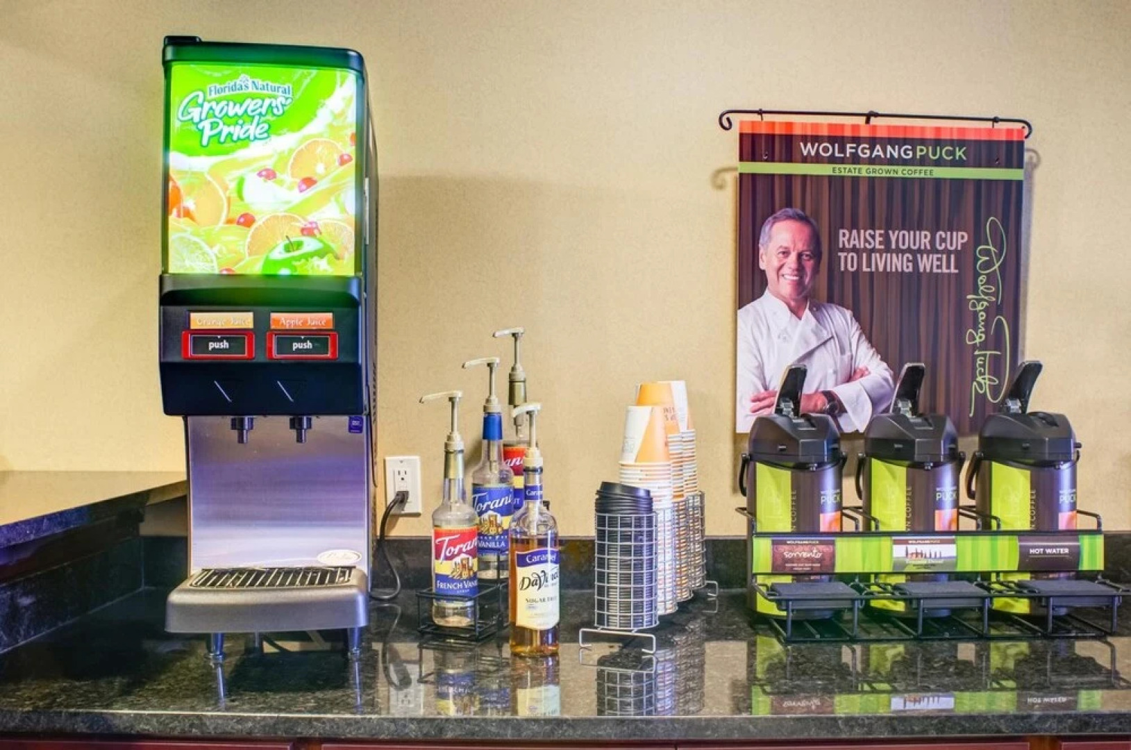 Castle Rock Inn & Suites