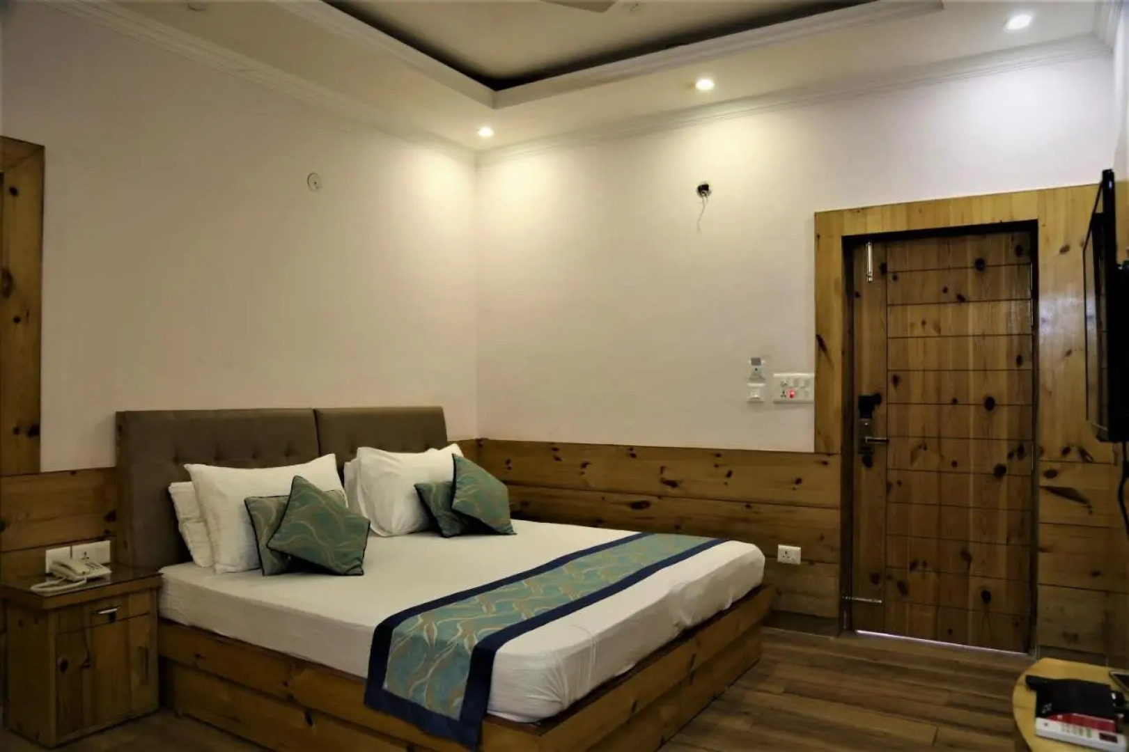 Quartz Himalayan Brothers