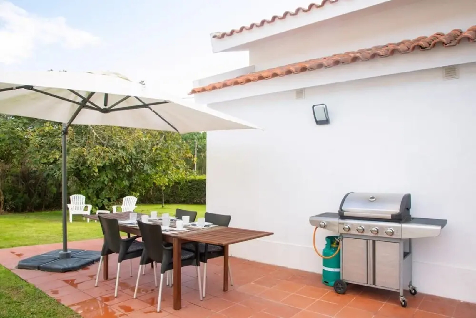 Fig Tree Family House w 4 Bedrooms, Garden & Pool