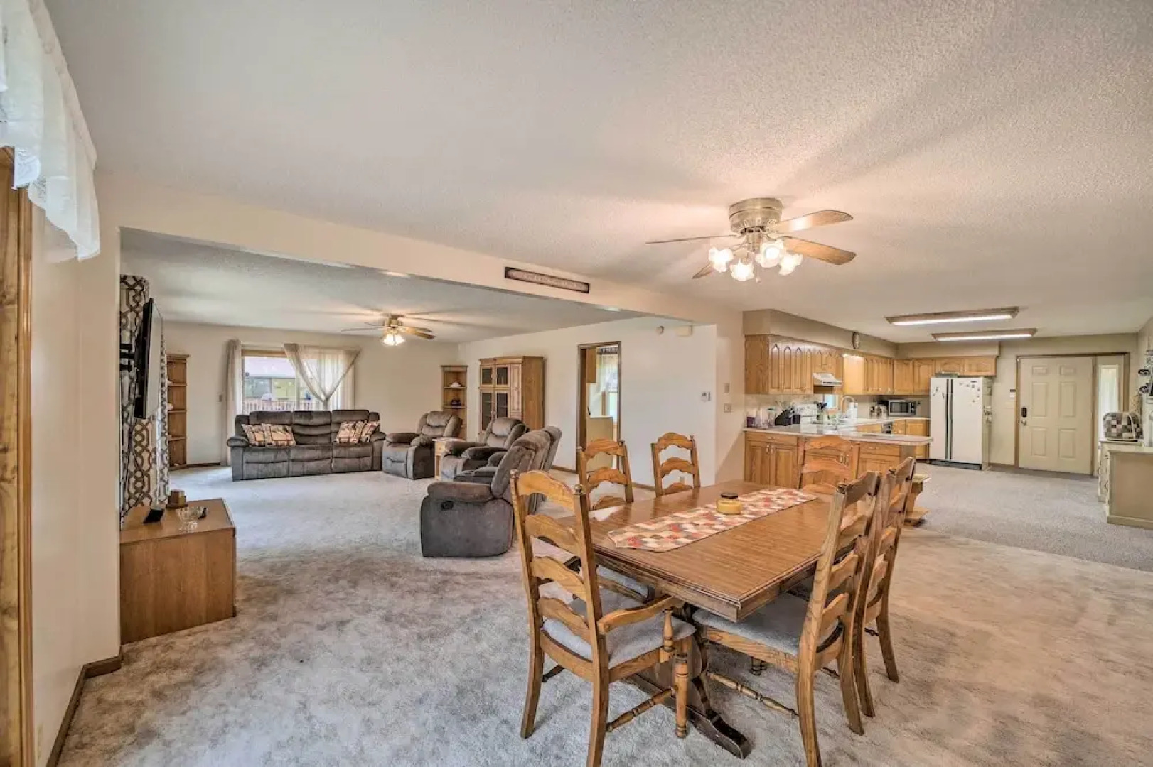 Kayaks & Boat Dock: Waterfront Home in Grove