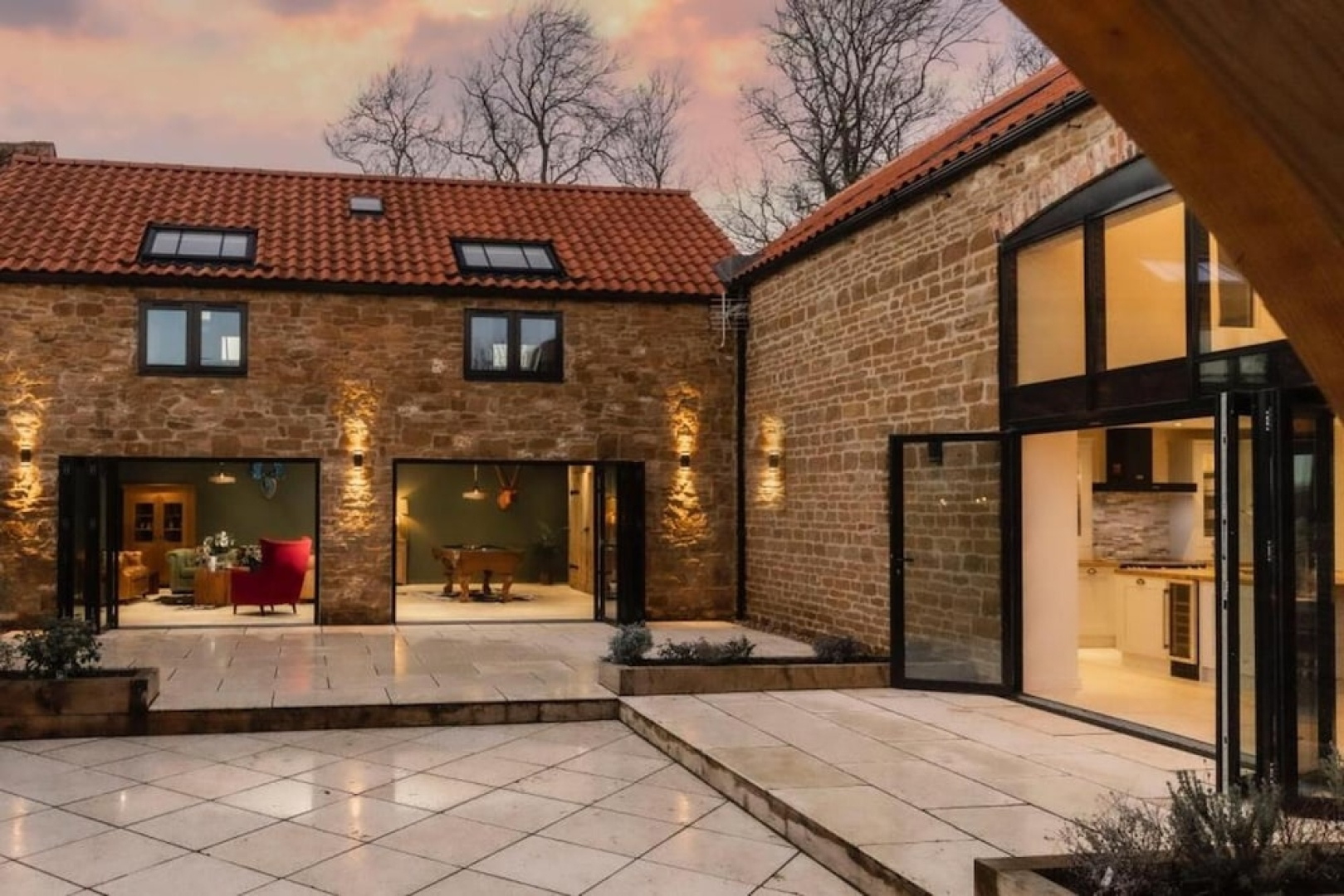 Stunning Barn Sleeps 10 With Hot Tub nr Melton