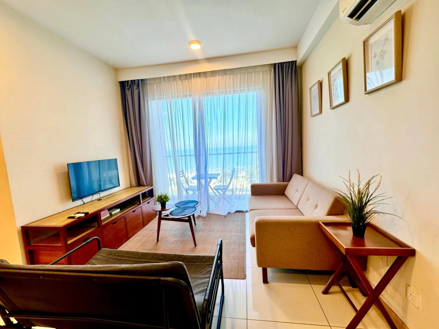 Isix Seaview 2R2B at Timurbay Pantai Balok Kuantan Pahang