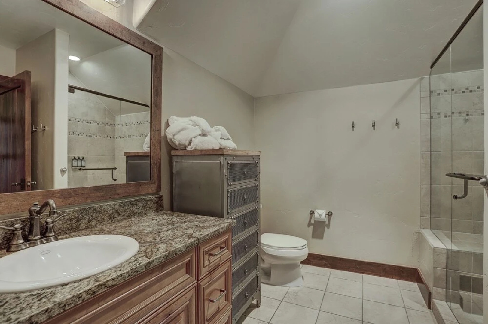 4 Bdrm/4 Bath on Peak 7- Luxury & Modern Condo