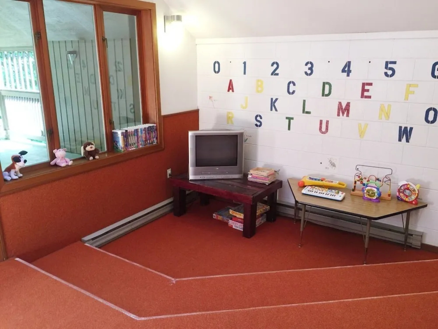 31sw - Fireplace - Wifi - Washer/dryer - Sleeps 4 2 Bedroom Home by RedAwning