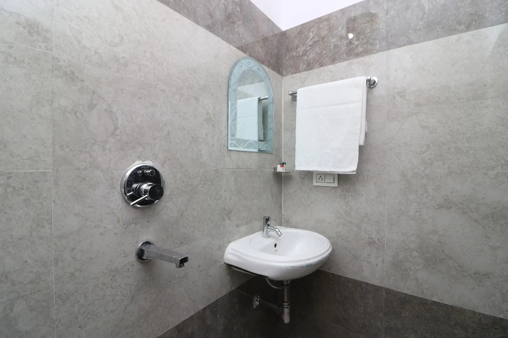 Collection O 28238 HOTEL CLASSIC HERITAGE