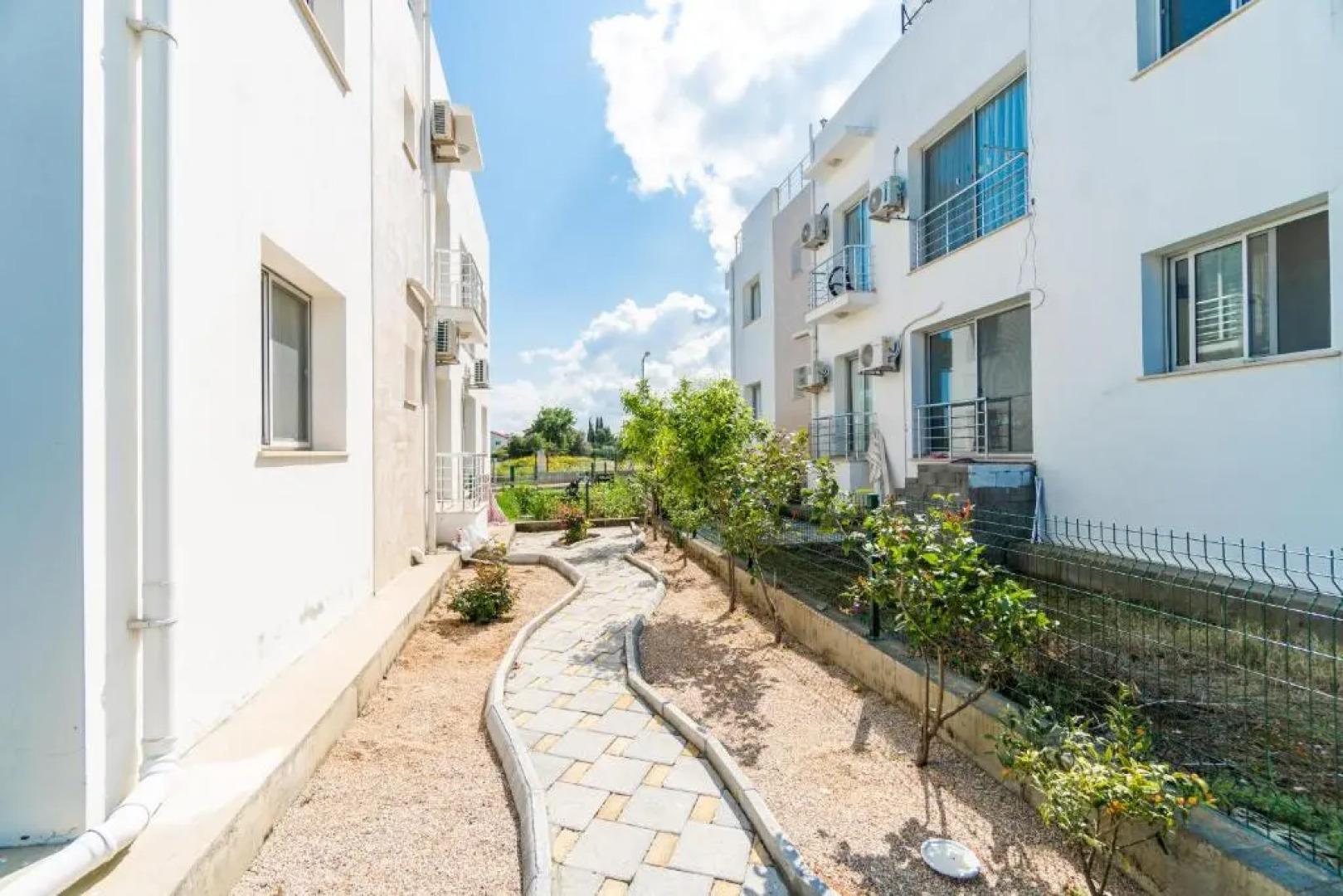 Beautiful & Quiet Two-Bedroom Apartment with Private Garden Lukomorye C1