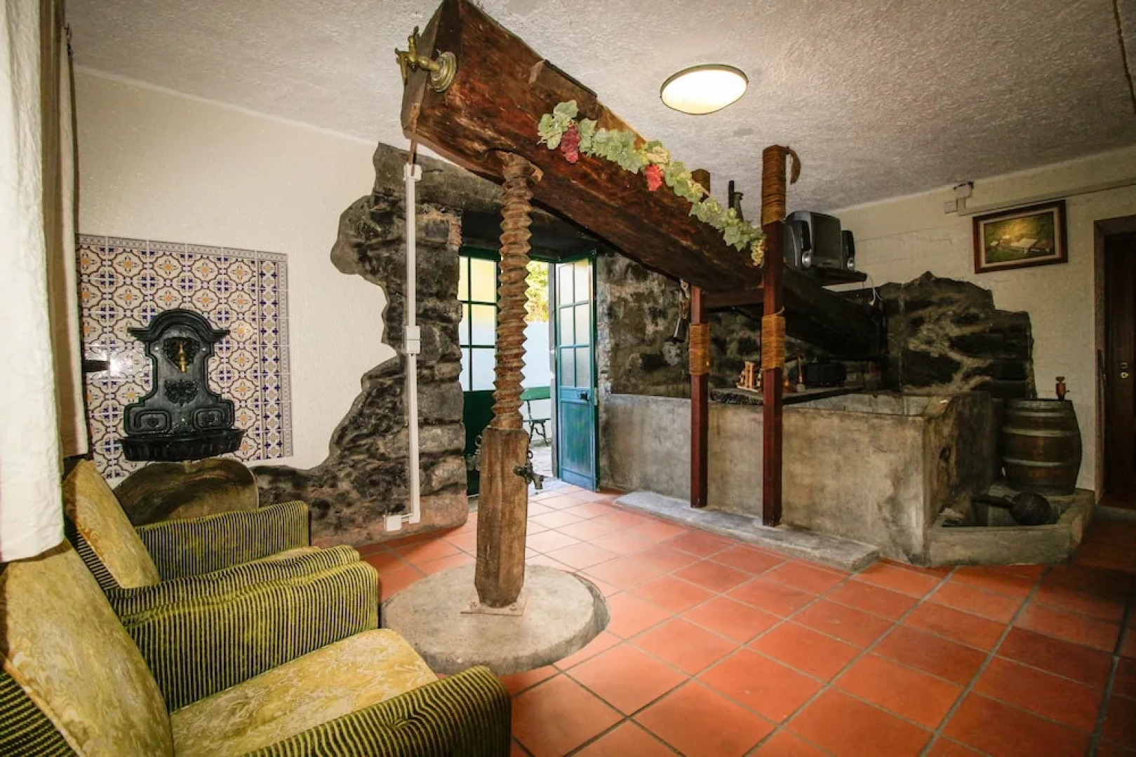 Gouveia Cottage by Analodges