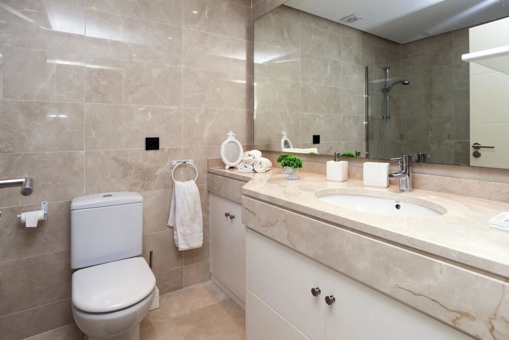 Apartment With 3 Bedrooms in Estepona, With Wonderful Mountain View, Pool Access, Furnished Garden - 5 km From the Beach