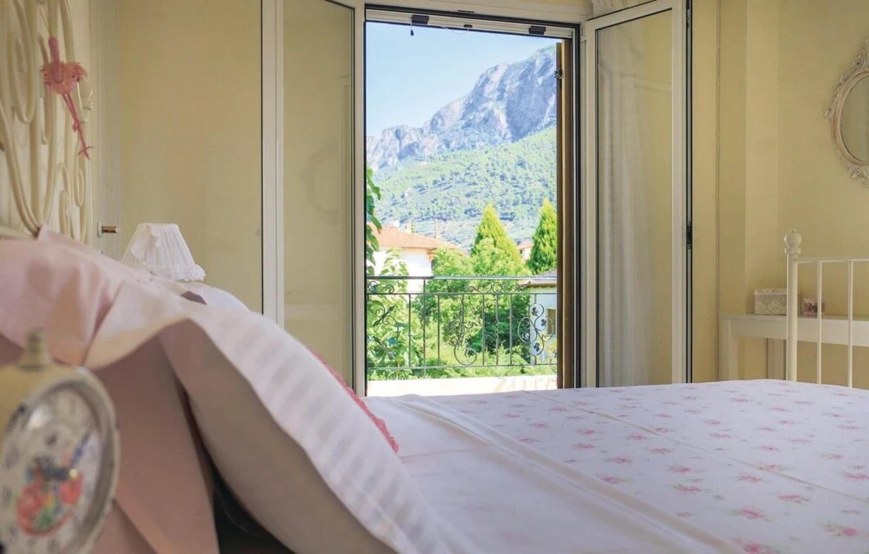 Stunning Home in Diakopto With Wifi and 4 Bedrooms