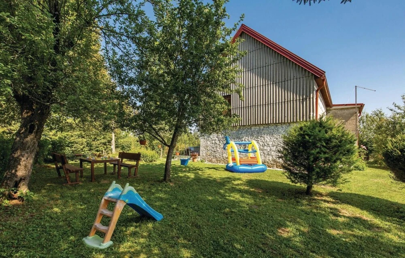 Stunning Home in Fuzine With Wifi and 2 Bedrooms