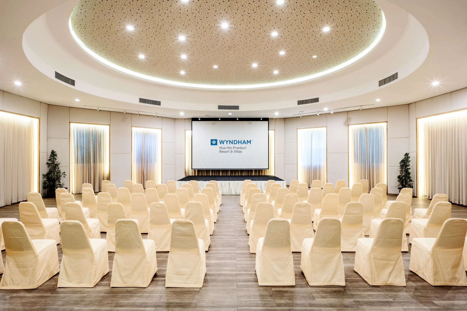 Курортный отель Wyndham Hua Hin Pranburi Resort & Villas