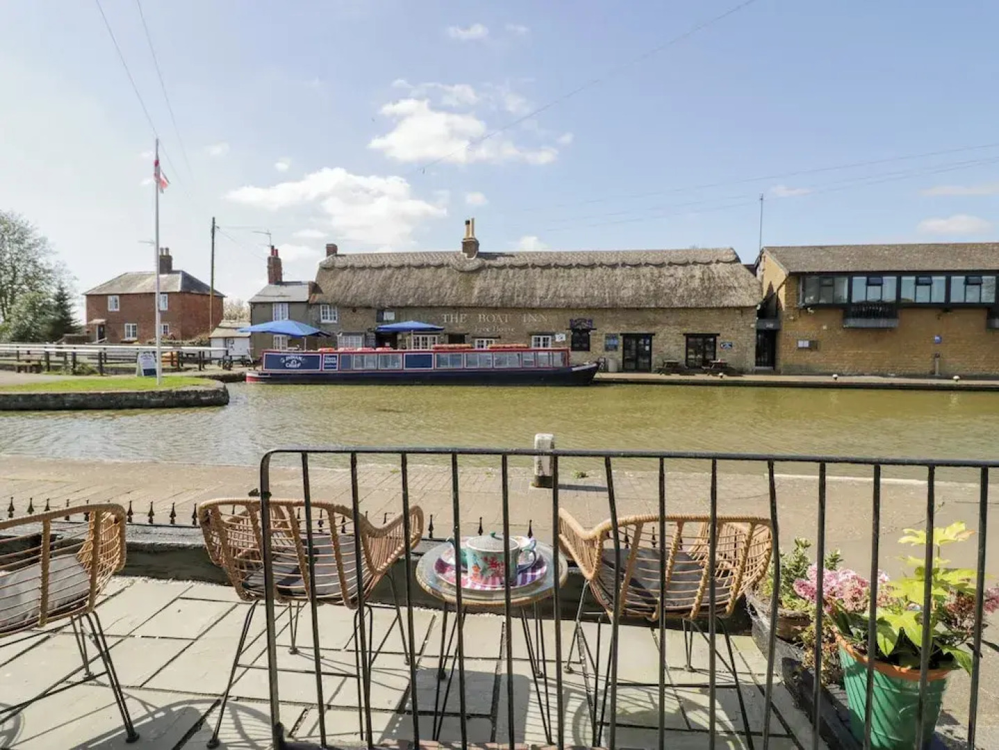 3 Canalside Cottages