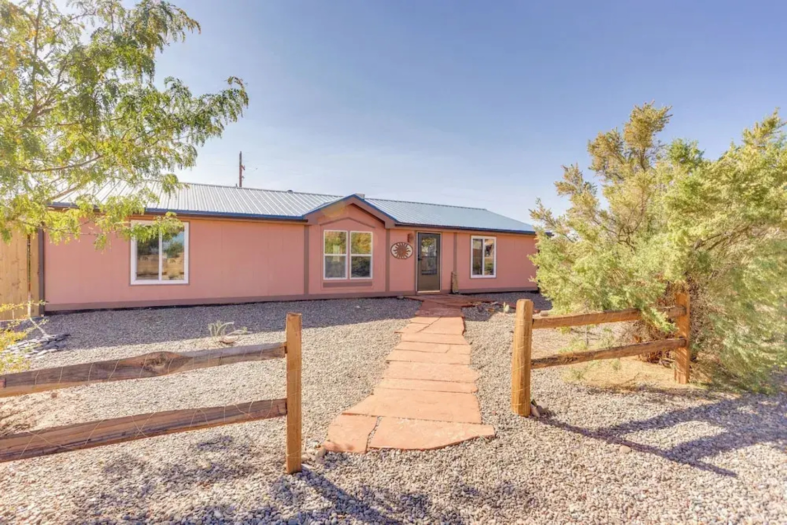 Stunning Views: Quiet Bluff Home Near Hiking!