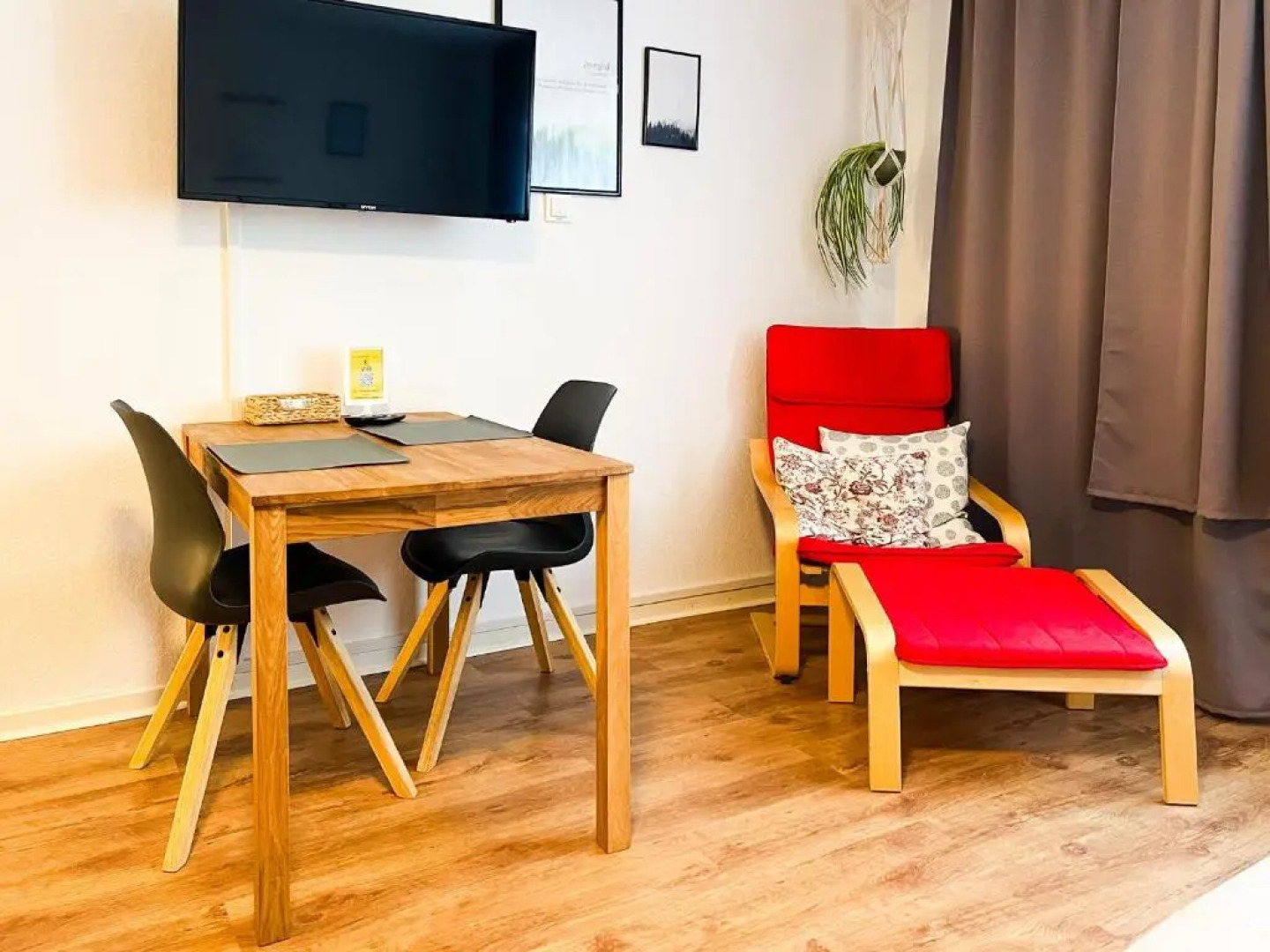 modern Room with Netflix in Porta Westfalica