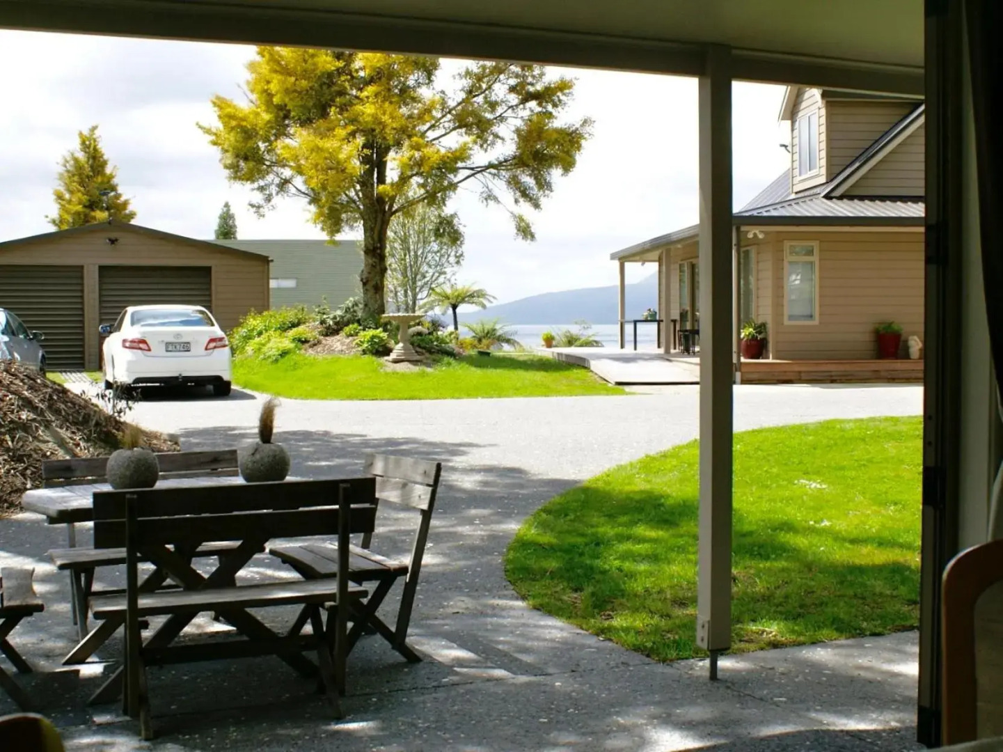 Rainbow Cottage - Lake Tarawera Cottage