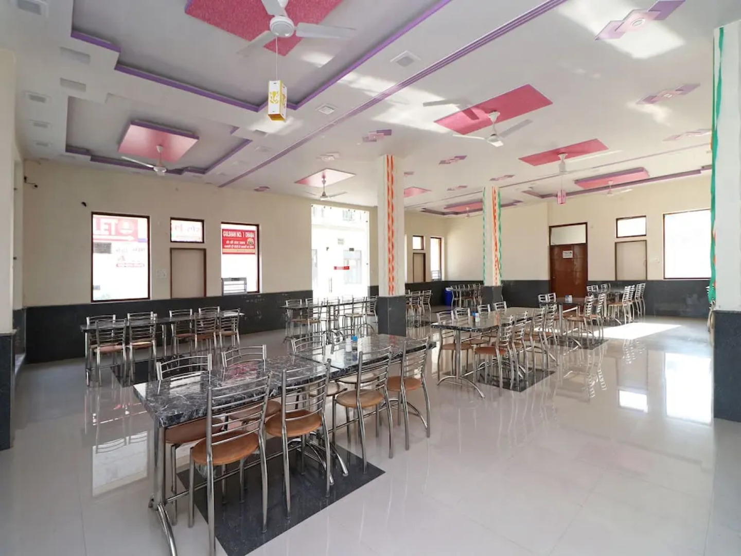 OYO 12065 Hotel Raj Palace