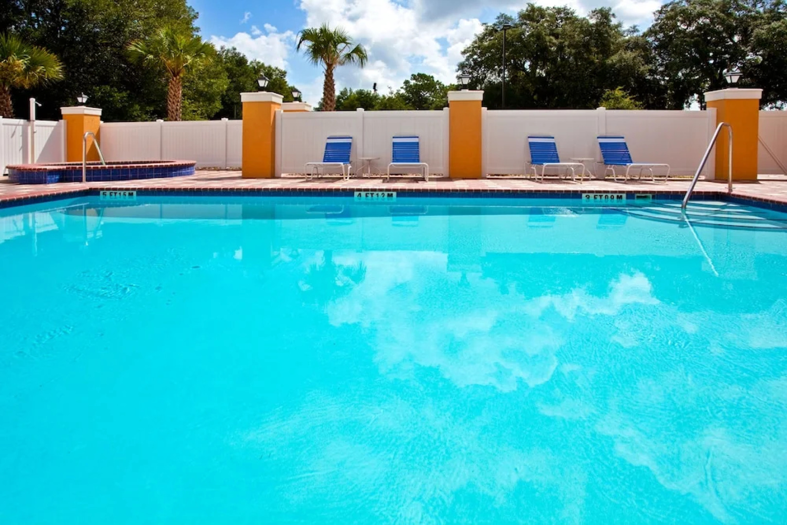 Holiday Inn Express Hotel & Suites Brooksville-I-75