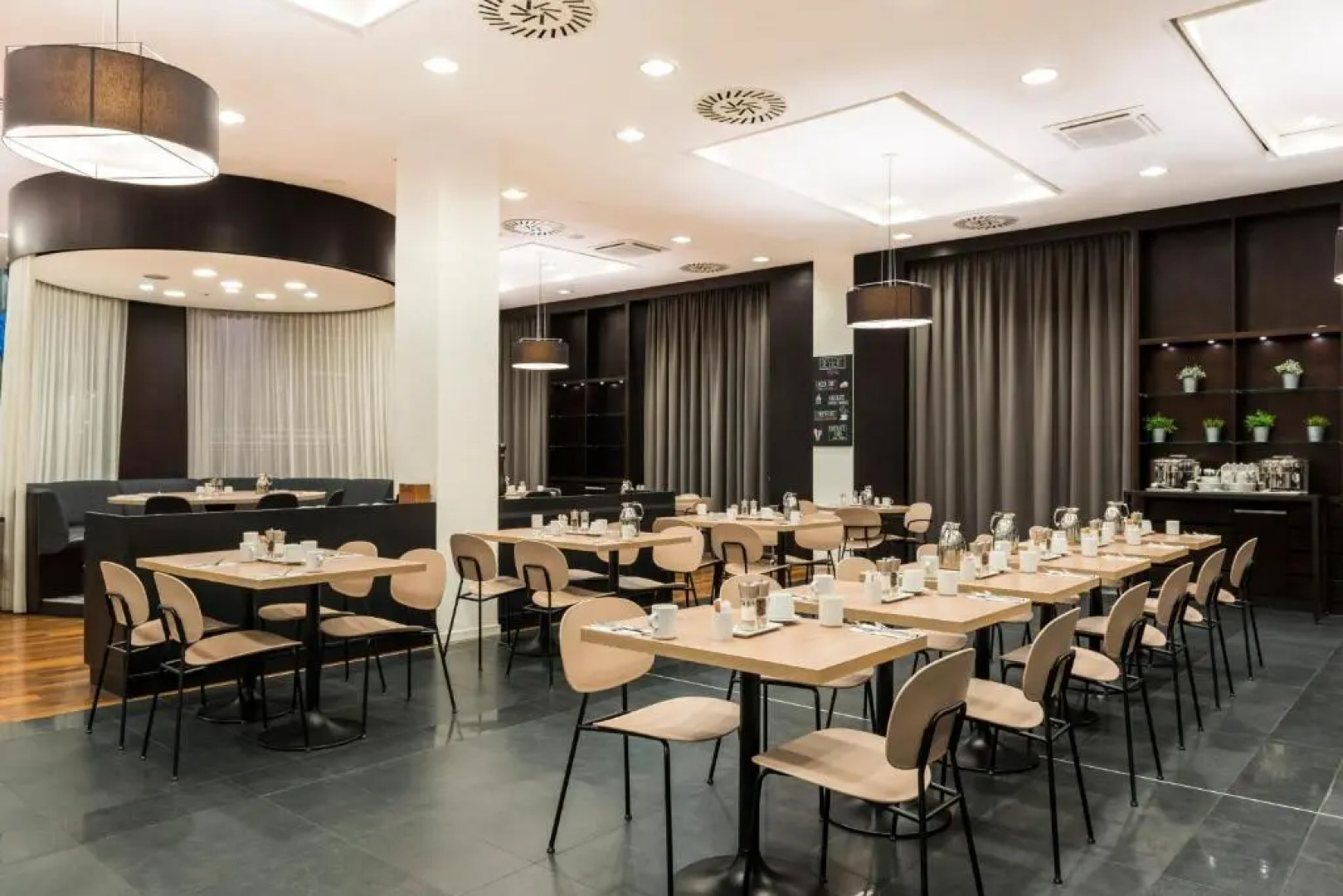 Courtyard by Marriott Prague Airport