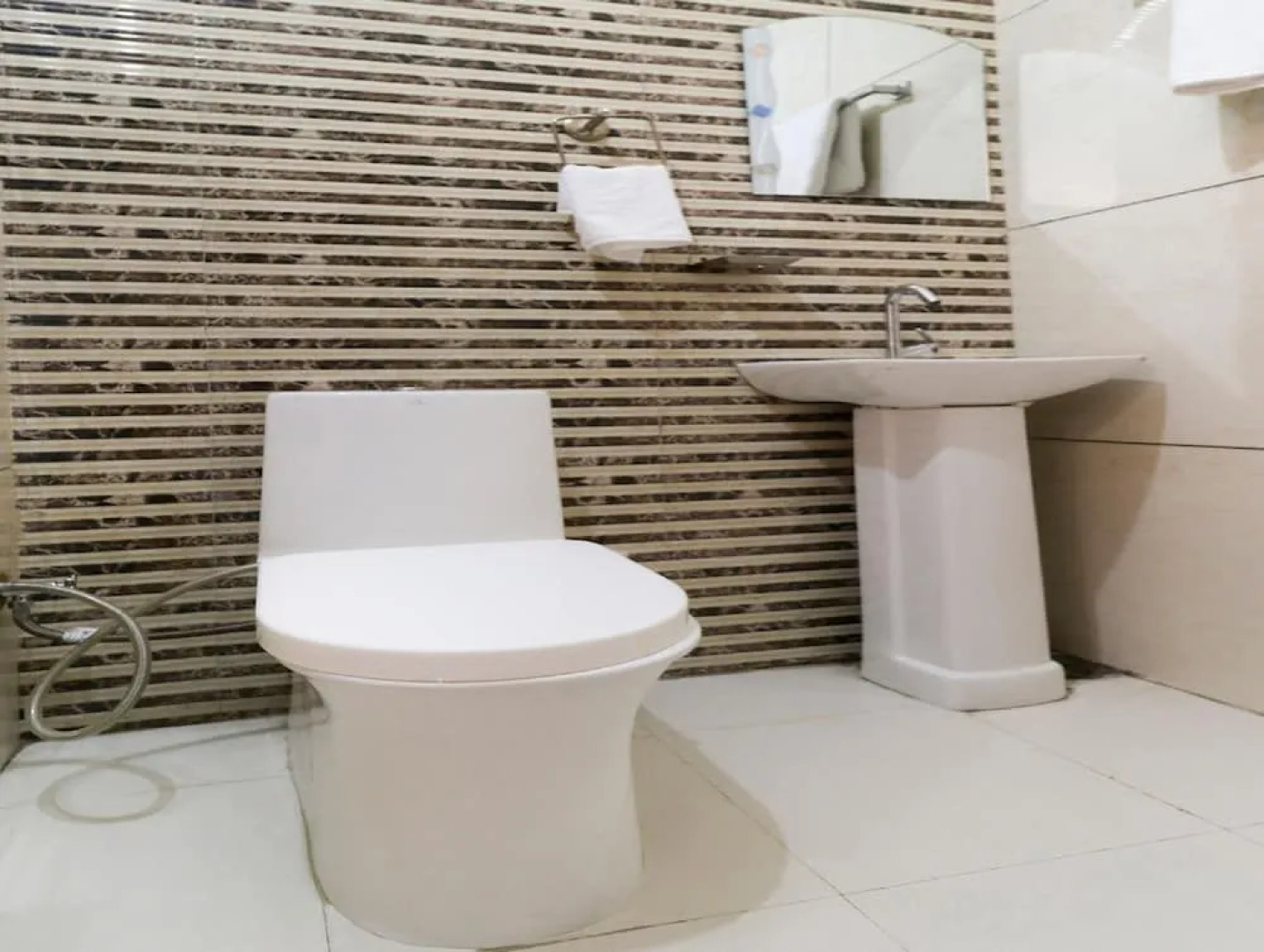 Oyo 45965 Hotel Krishnam