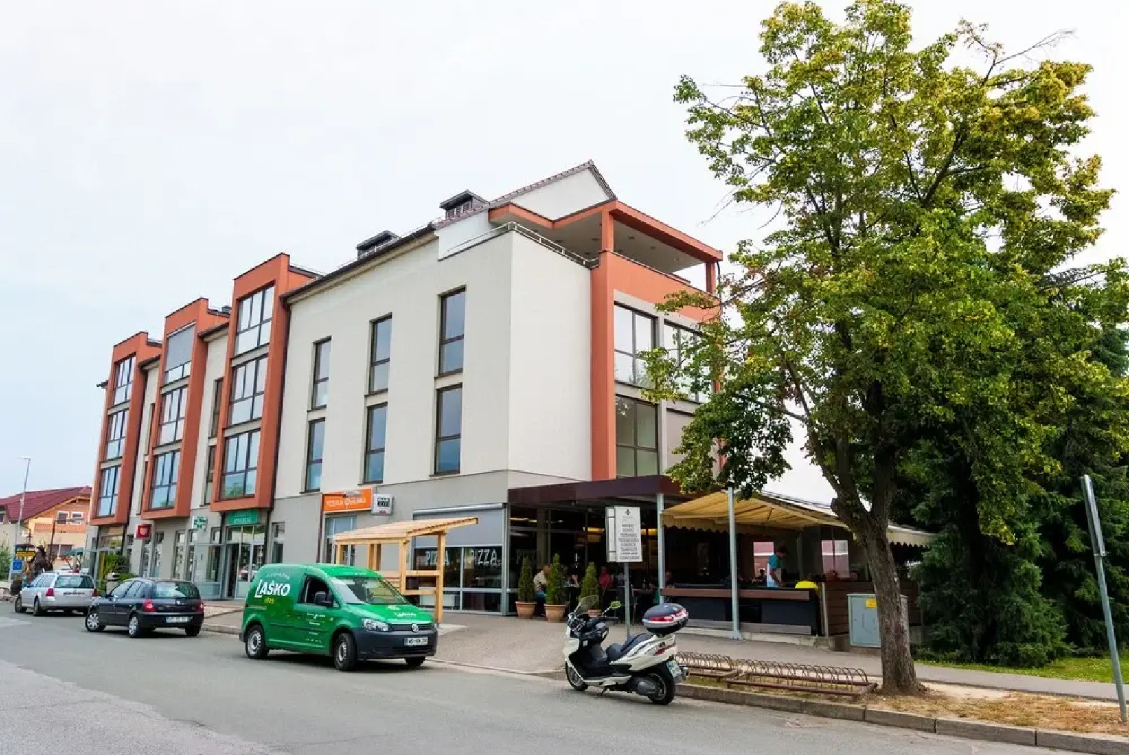 Apartments and Studios Perunika