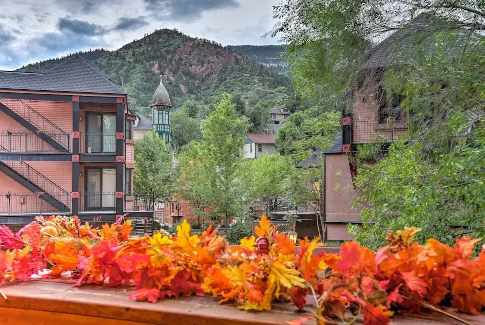 Downtown Manitou Springs Home: Tranquil Creek View