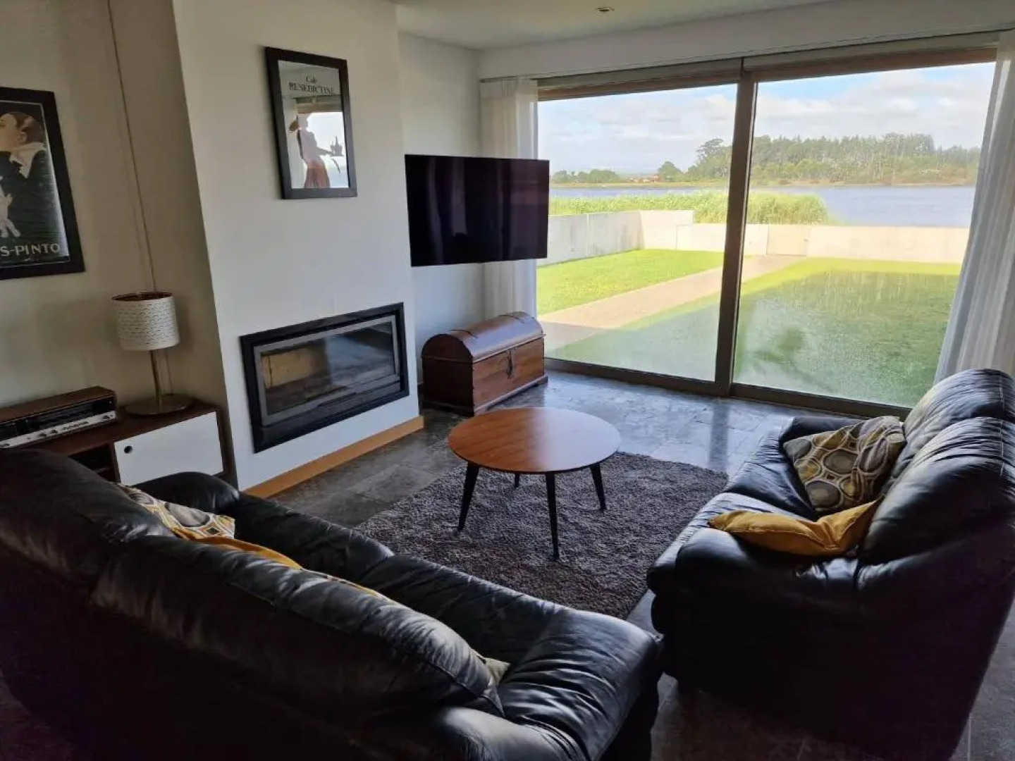 Family house with pool and beautiful river view