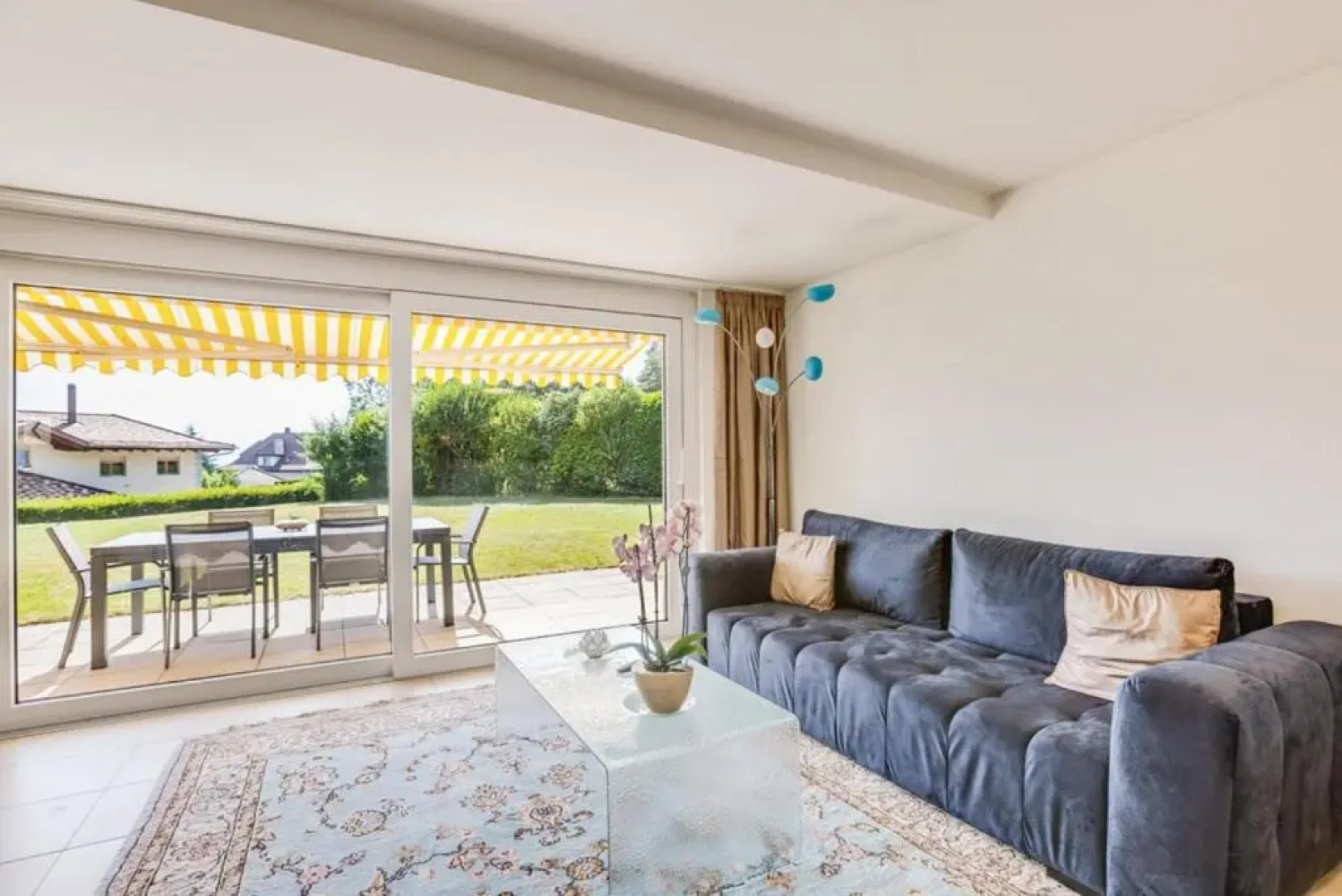 Beautiful and cozy apartment for families with a large garden terrace in Blonay by GuestLee