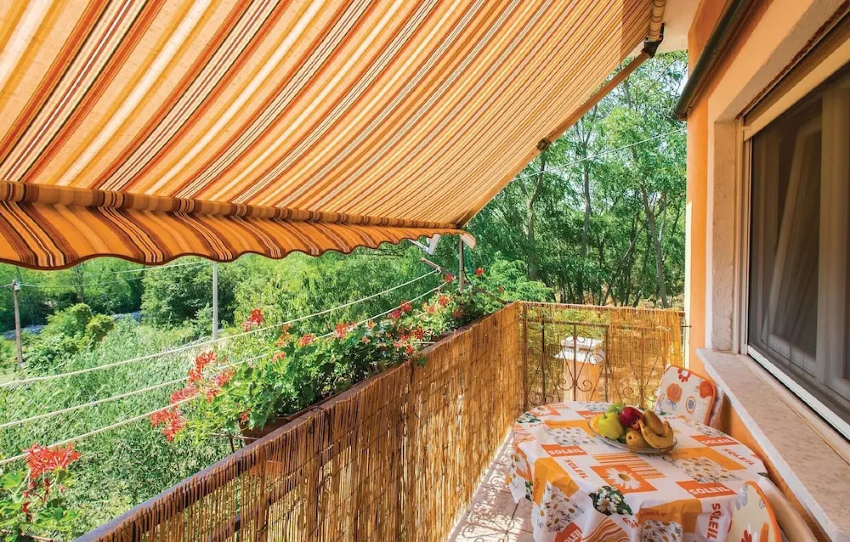 Amazing Home in Sumber With Wifi and 4 Bedrooms