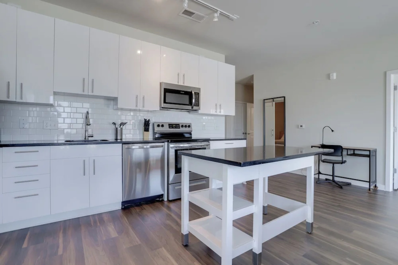 Spacious 2BR Apt with Den W Balcony