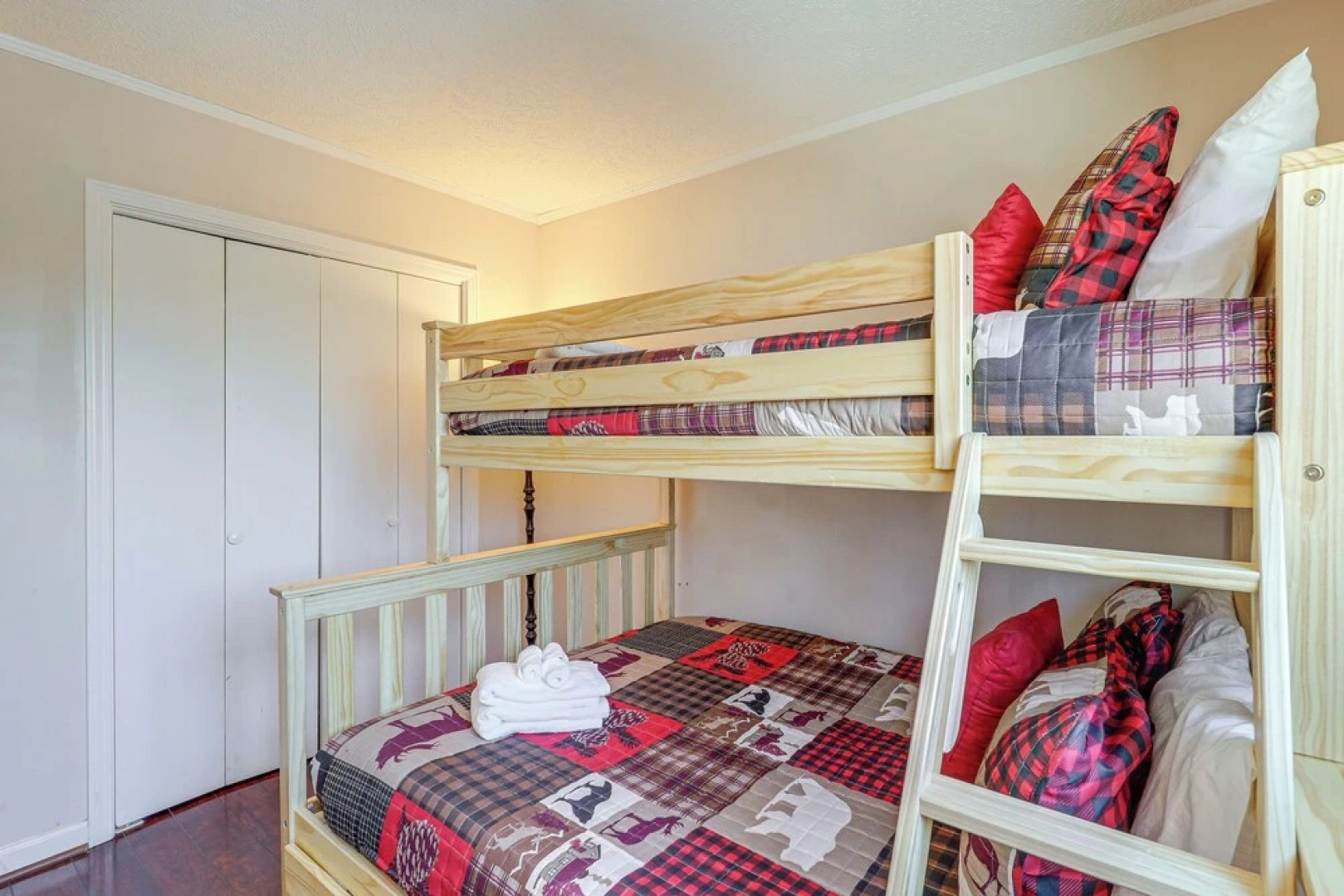 Balcony + Views: Sugar Mountain Haven!