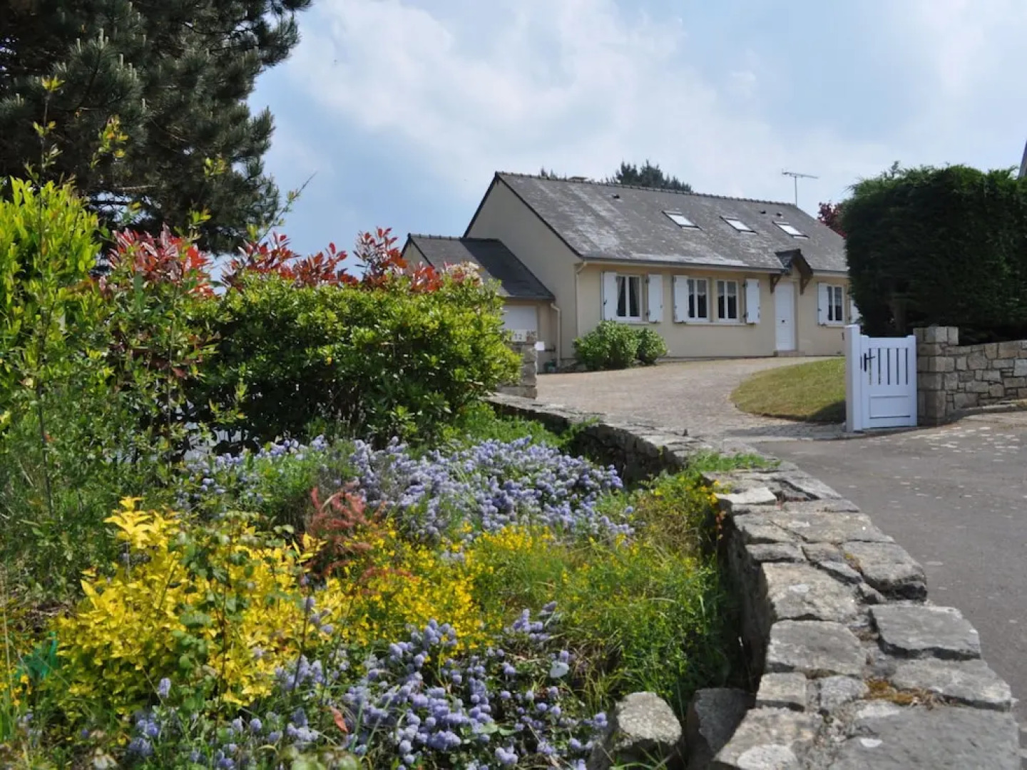 Beautiful Renovated Villa With a Private Swimming Pool and View ont the Sea!