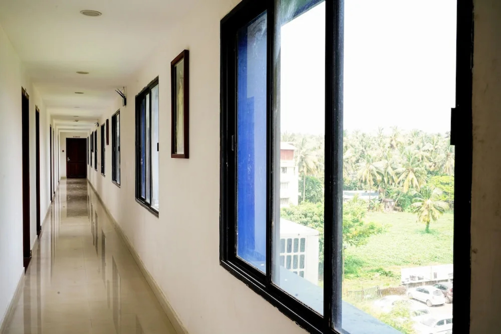 OYO 9932 Hotel Half Moon Residency